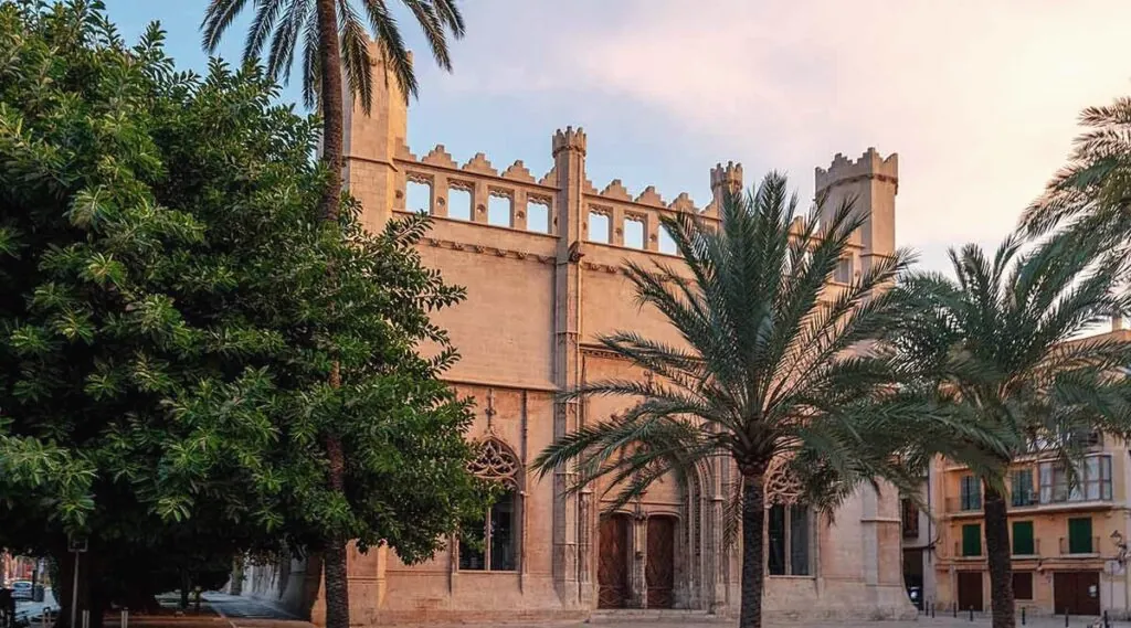 El entorno — Edificio Colomet